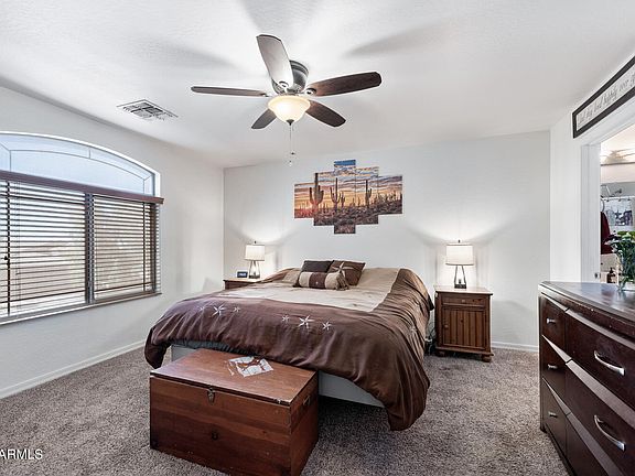 3rd image of 274 W HAWTHORNE Drive