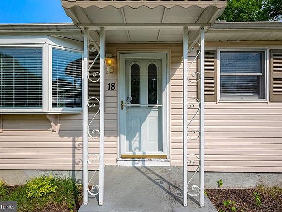 3rd image of 18 Coville Dr