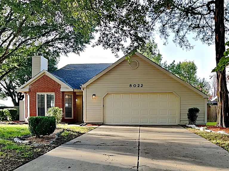 8022 Pine Falls Dr — Photo 1