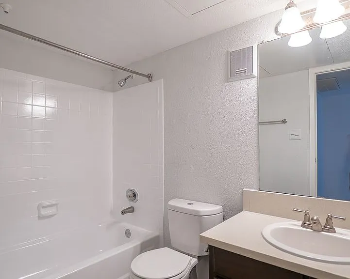 Chesapeake Apartments — Photo 19