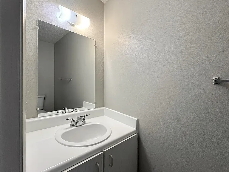 Ridge Apartments — Photo 13