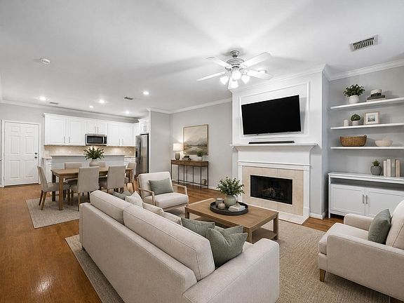 4th image of 811 W Heights Hollow Ln