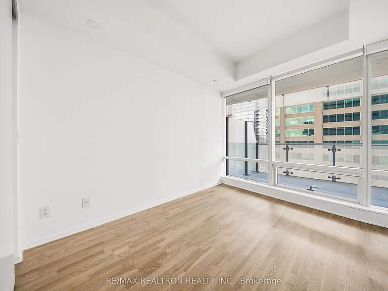 1 Bloor St E #3211 — Photo 16