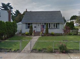 43 Malone St, Hicksville, NY 11801