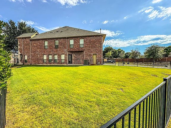 3rd image of 6712 Pistoia Dr