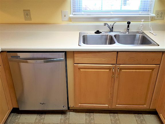 5th image of 205 Whispering Pines Ct