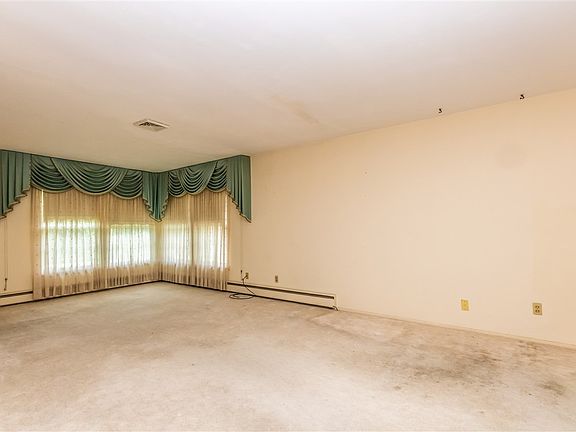 4th image of 1615 W Gaylord Ave