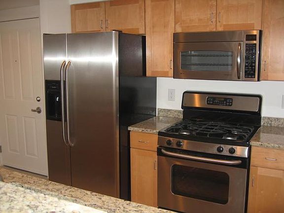 3rd image of 1205 N Garfield St APT 604