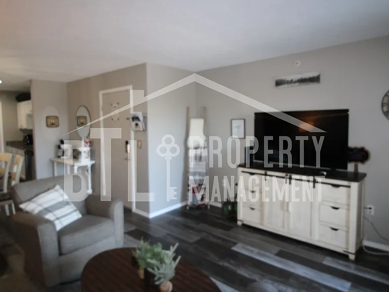 2907 Vineyards Pkwy #2 — Photo 7