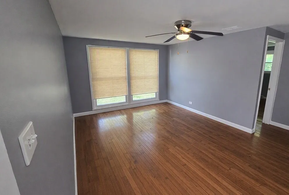 3 bed, 956 sqft, $2,500 — Photo 2