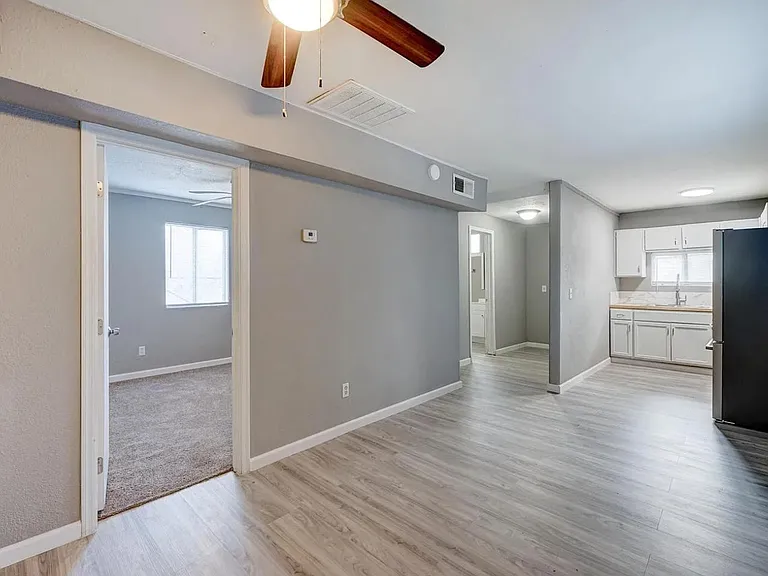 2135 W Hadley St #2 — Photo 1