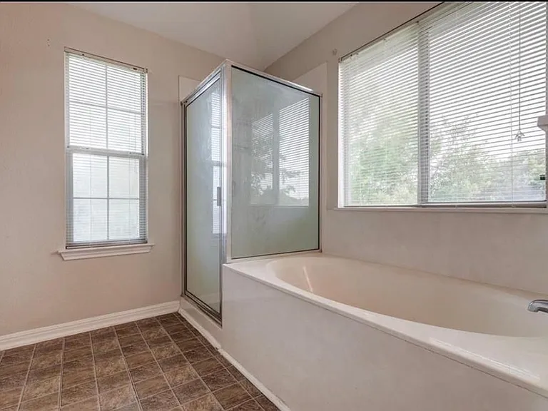 16712 Hamilton Point Cir — Photo 35