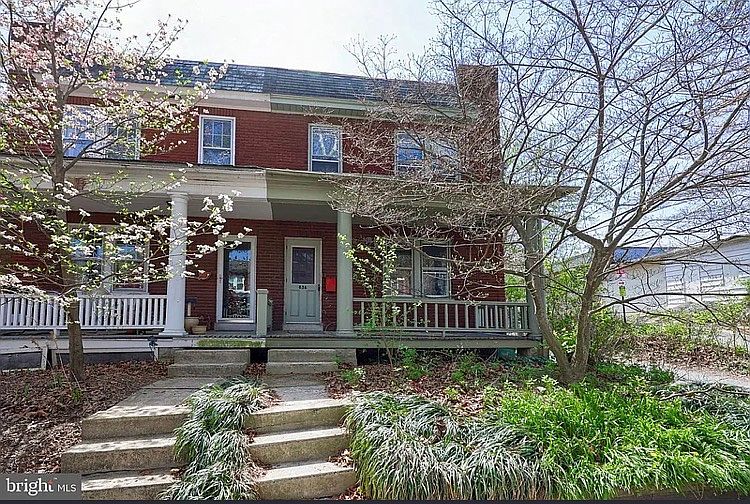 1st image of 836 3rd St
