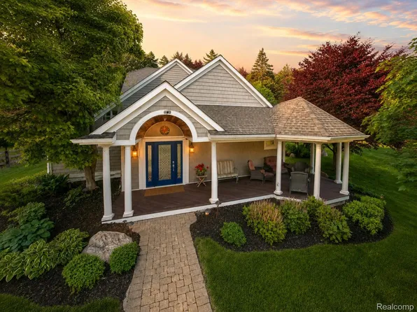 1310 Brauer Rd, Oxford, MI 48371