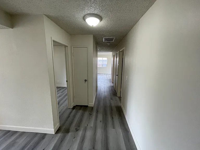 2903 Clover Ct — Photo 10