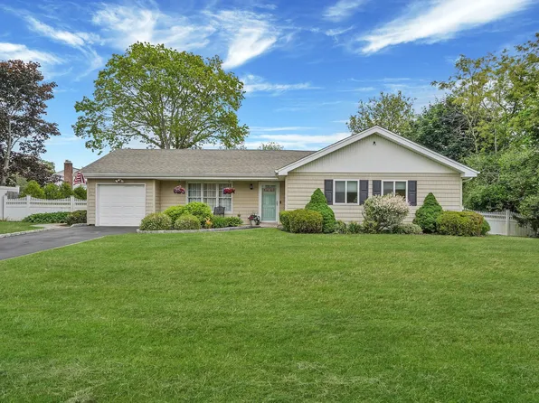 265 Edward Avenue, Medford, NY 11763