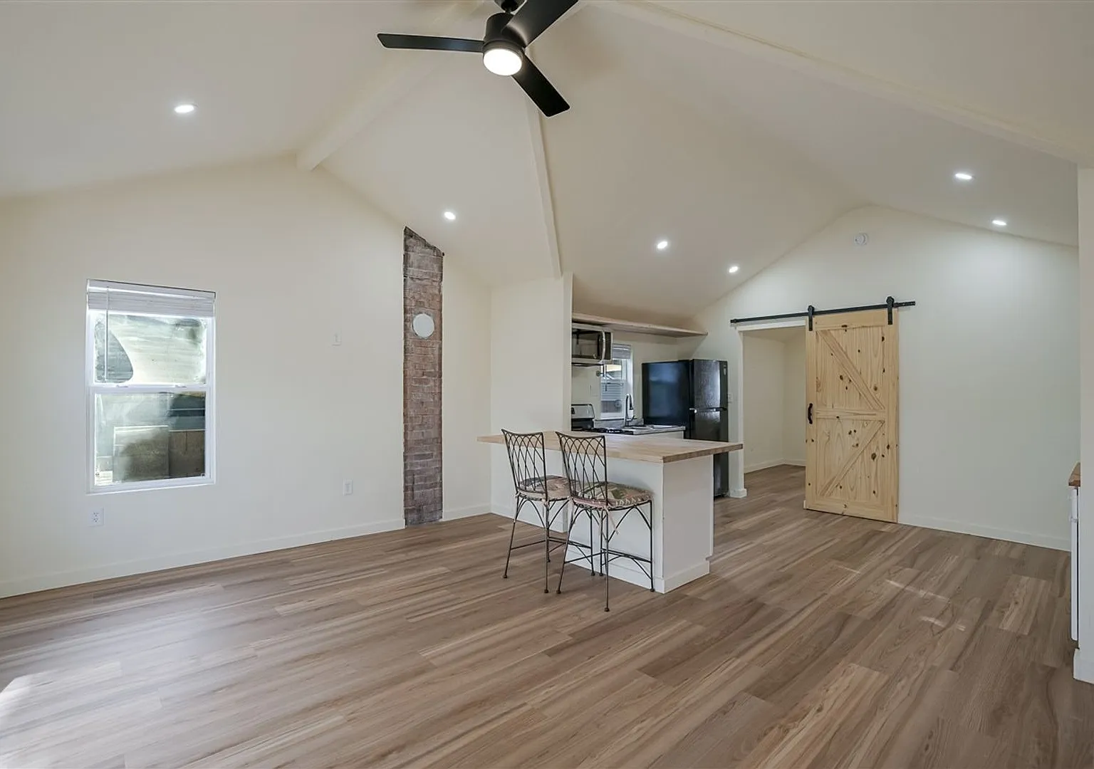 Must see 1 bed 1 bath single family close to downtown Prescott — Photo 4