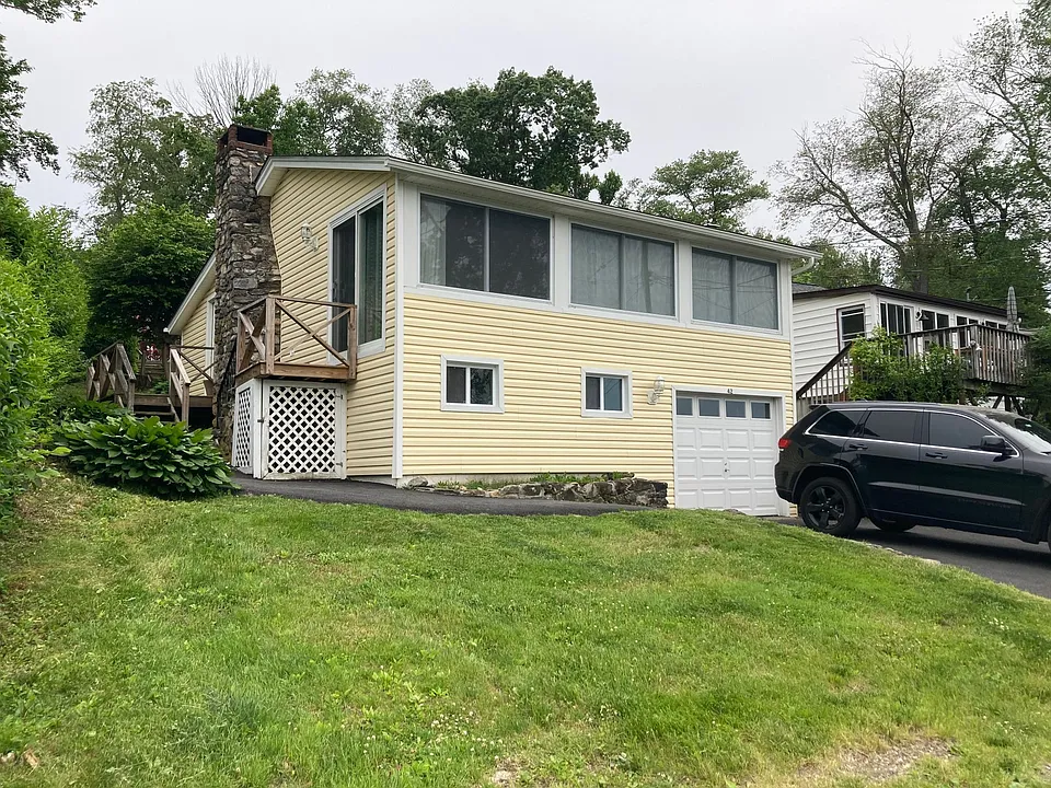42 Lakeside Dr