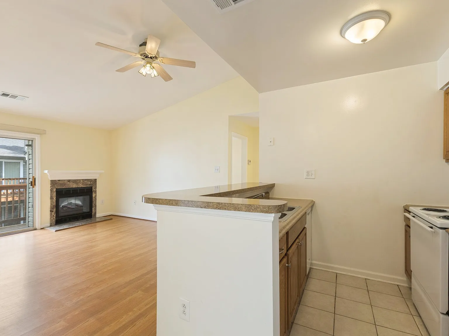 1 bed, 592 sqft, $1,750 — Photo 2