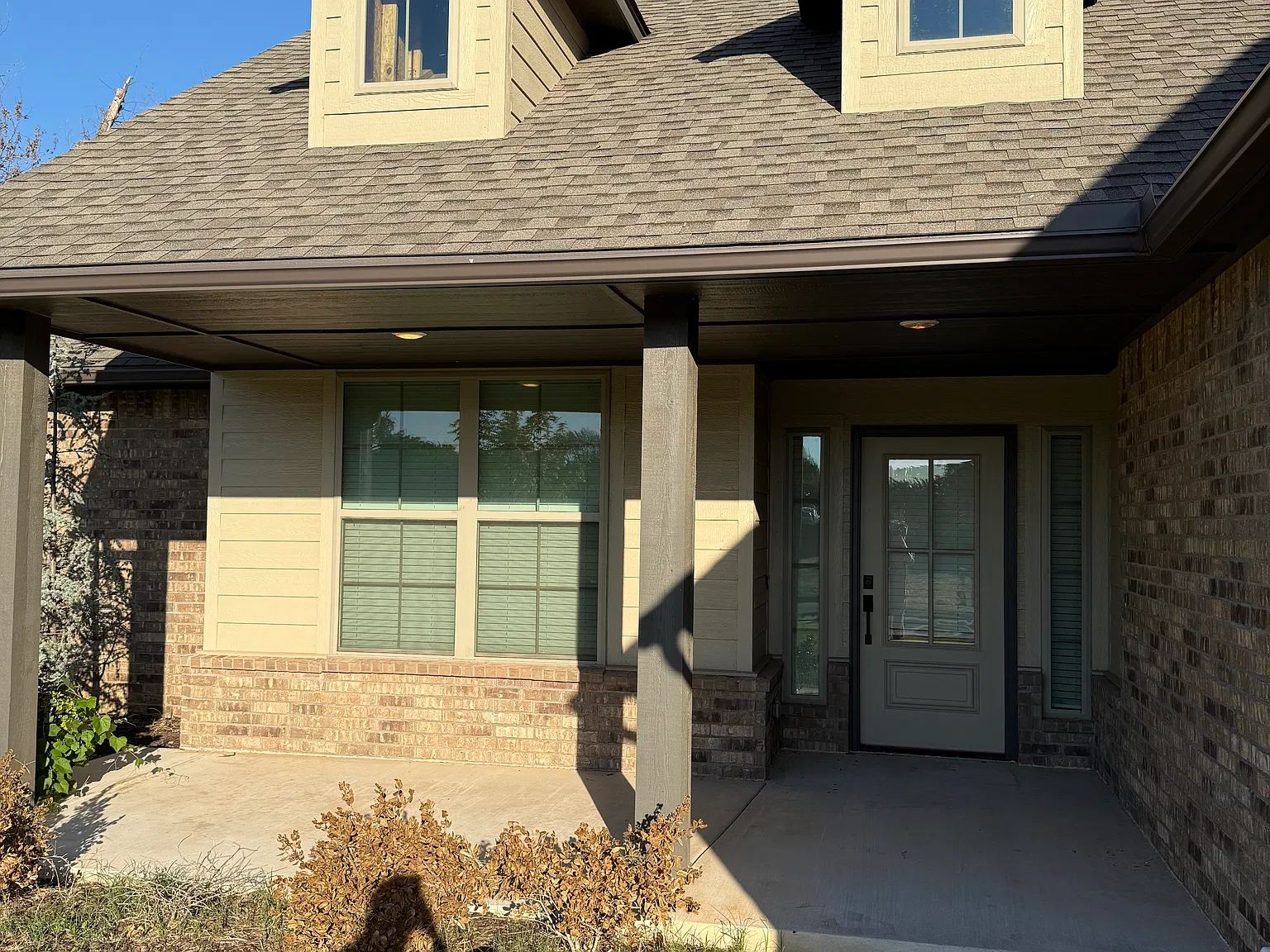 3 bed, 2123 sqft, $2,100 — Photo 2