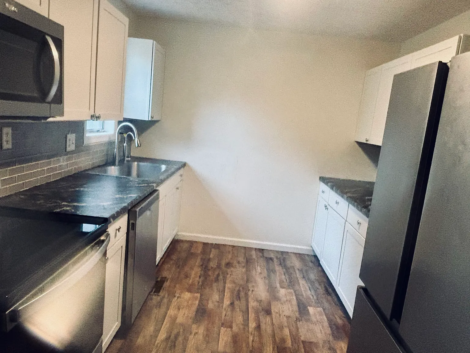 5 bed, 2304 sqft, $2,000 — Photo 4