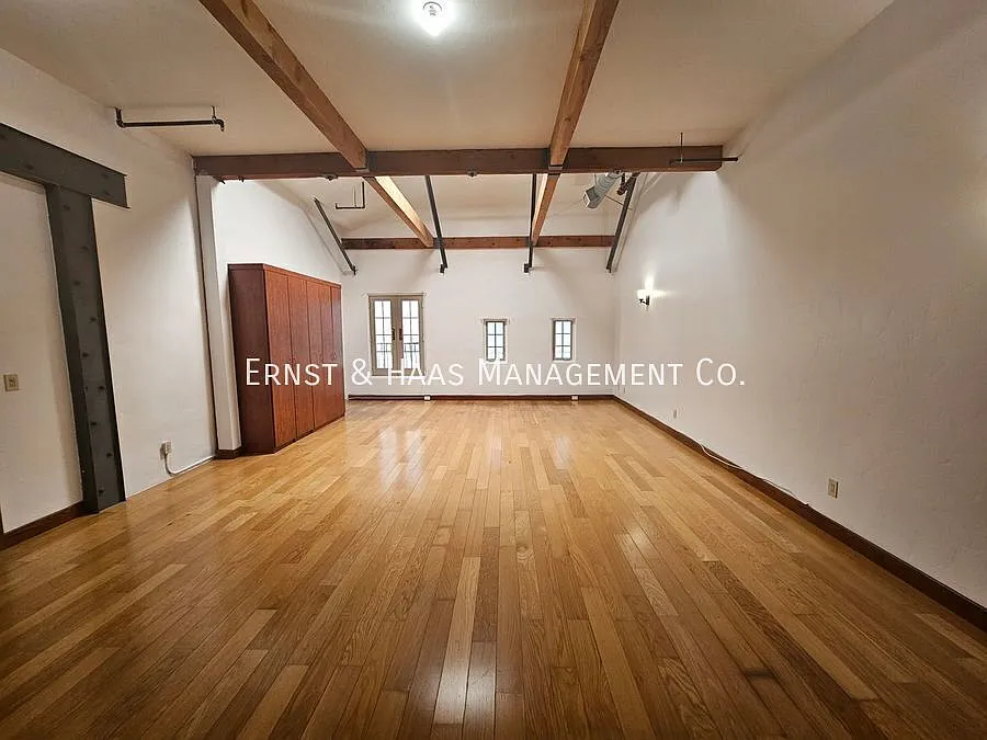Artist Loft! — Photo 4