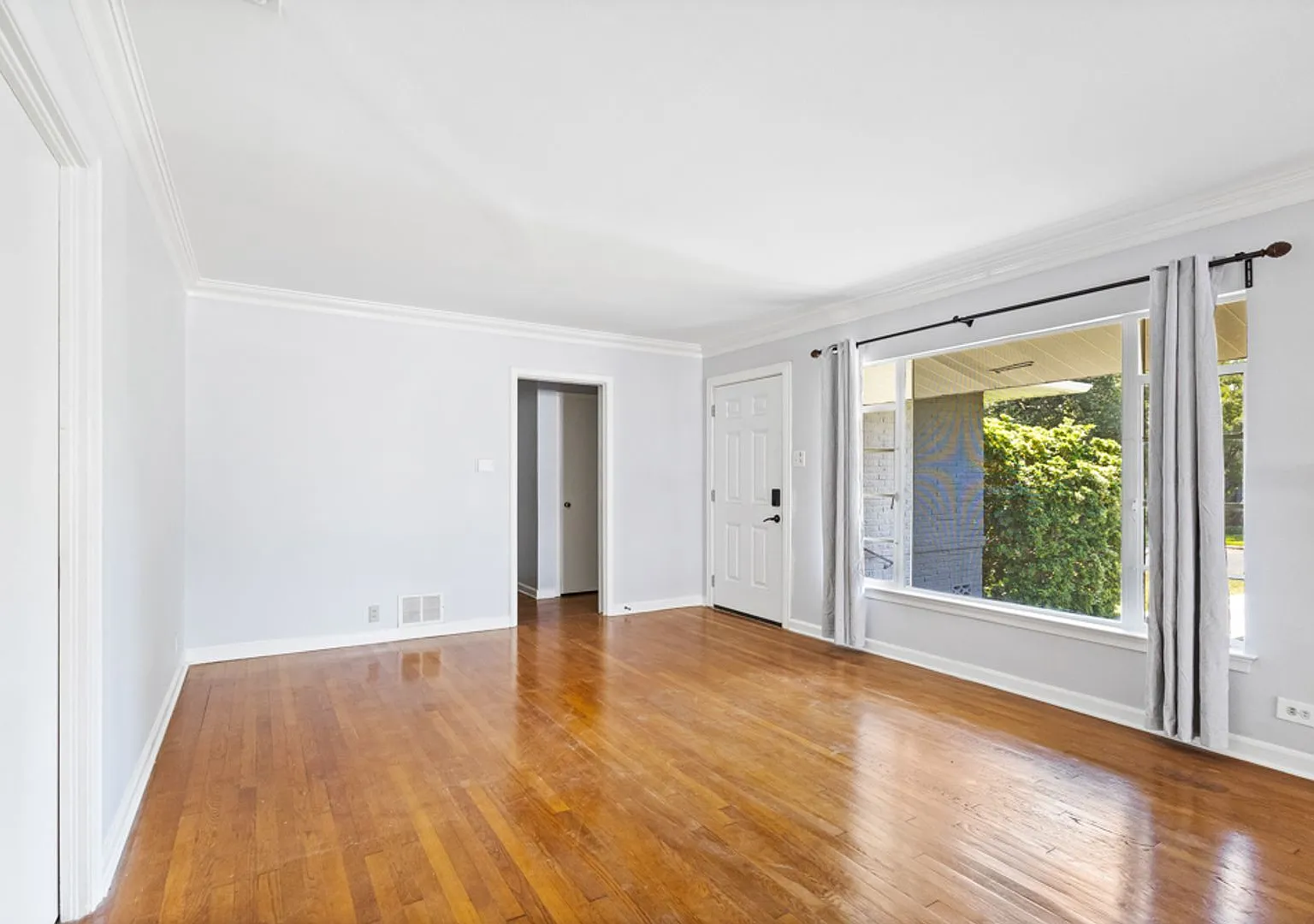 3 Bedrooms, 2 Bathrooms located in Jefferson Terrace Subdivision — Photo 4