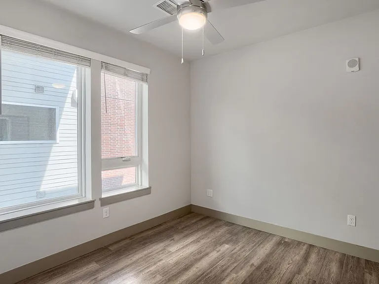 4923 King St — Photo 89