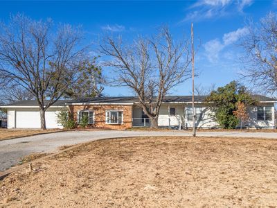 1004 W Hall St, Bangs, TX, 76823