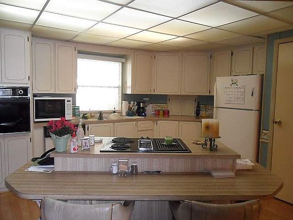 3rd image of 2420 Lakeside Dr
