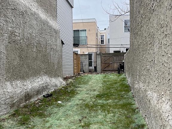 4th image of 1723 Fernon St
