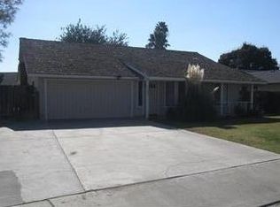1235 Cypress Ln, Lemoore, CA 93245