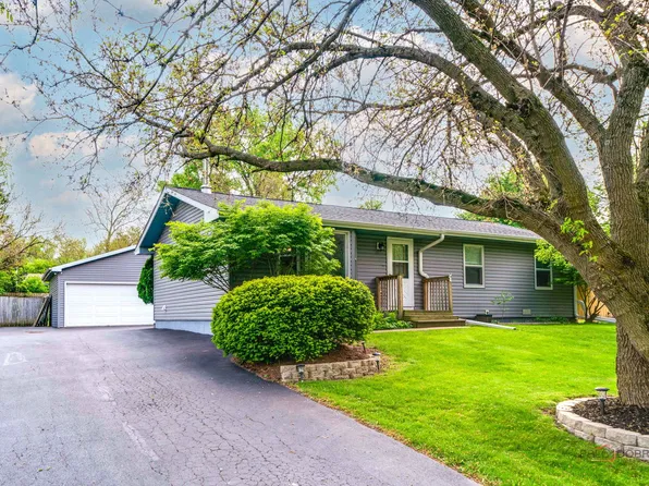 7705 Lucy Dr, Wonder Lake, IL 60097