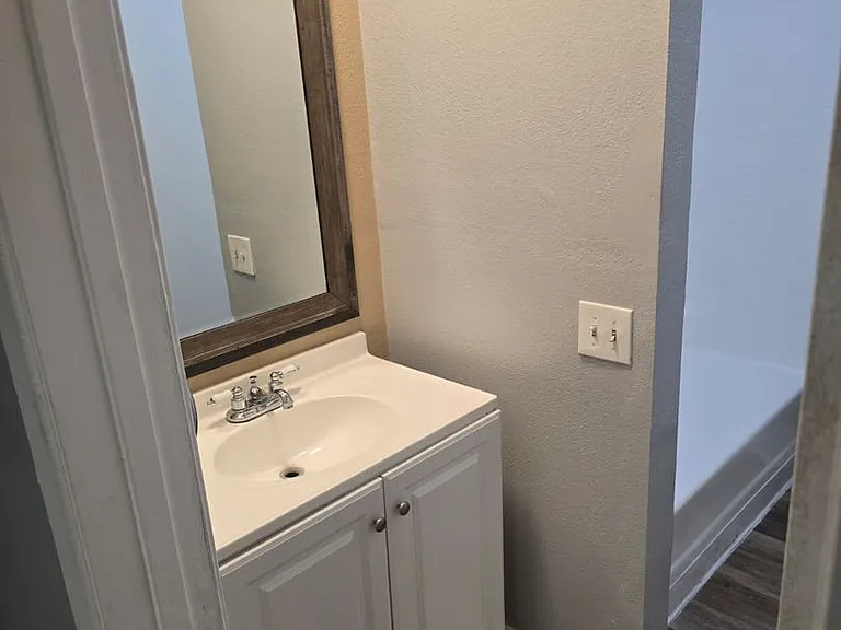 1330 N. Bush Street — Photo 6