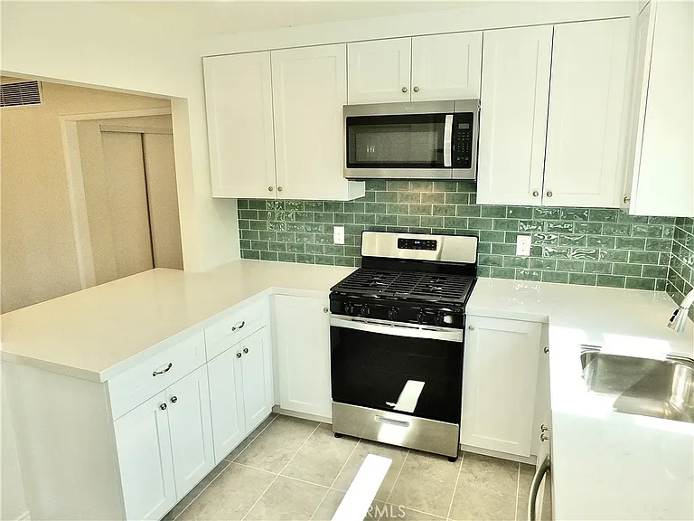 4036 E Vermont St — Photo 22