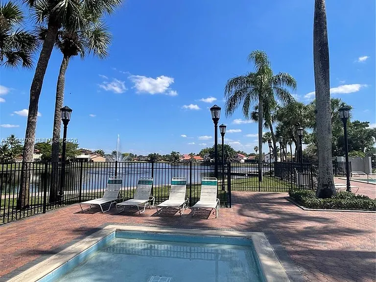 18230 Mediterranean Blvd #1302 — Photo 42