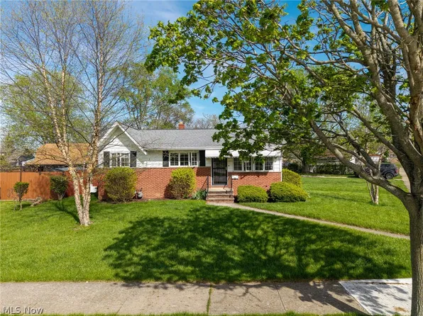 6115 Morrow Dr, Brookpark, OH 44142