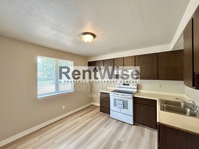 776 W Pennsylvania St — Photo 3
