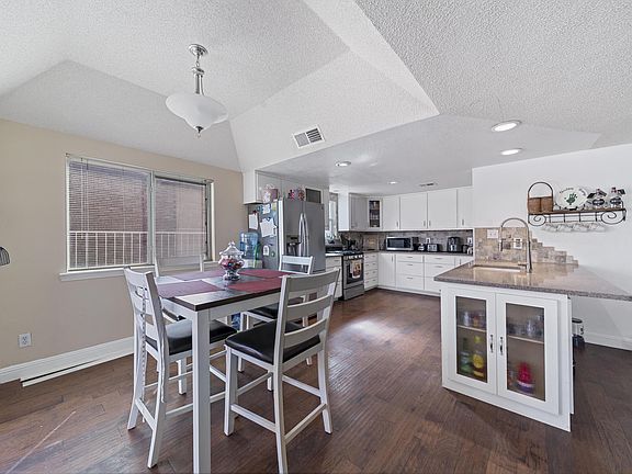 2nd image of 12445 Tierra Laurel Dr
