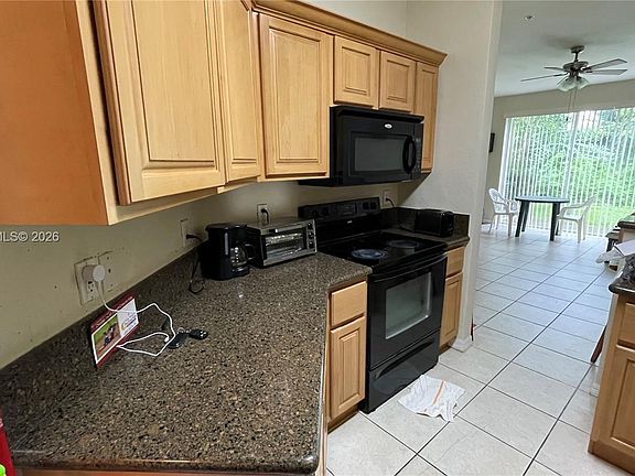 4th image of 1015 Pipers Cay Dr