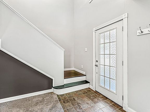 3rd image of 215 Kenyon Ave