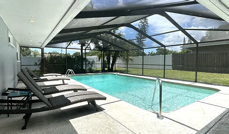 2558 Rosery Rd E — Photo 30