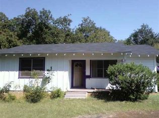 513 Martin Luther King Jr Dr, Henderson, TX 75652