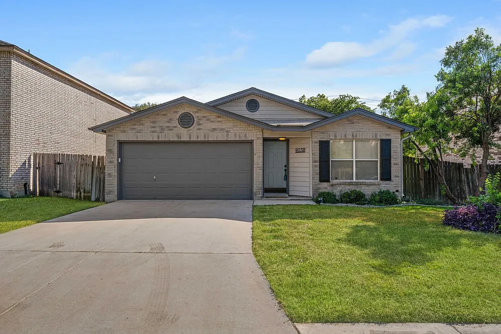 Inviting 3-Bed Home with Pool, Tennis, and Private Patio in San Antonio 9038 Roquefort — Photo 1