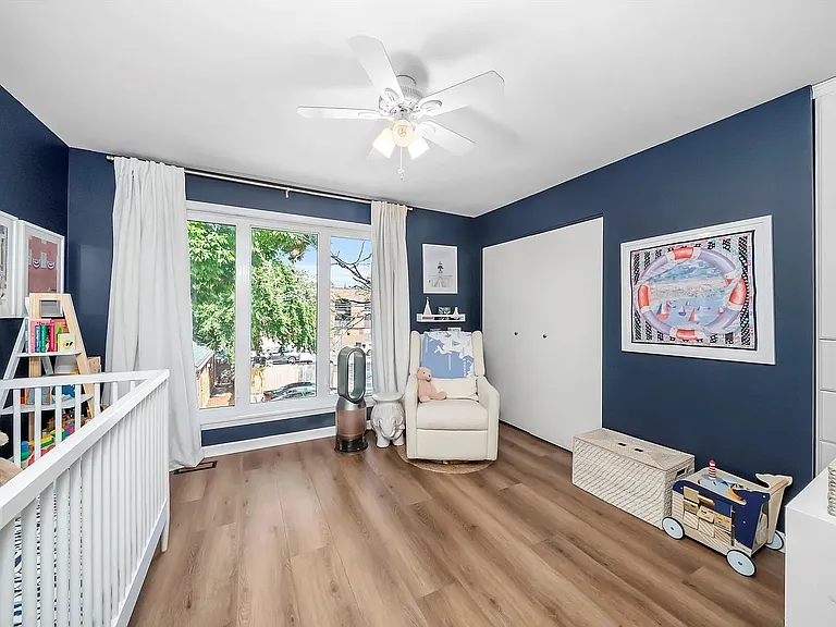 1813 N Dayton St — Photo 11