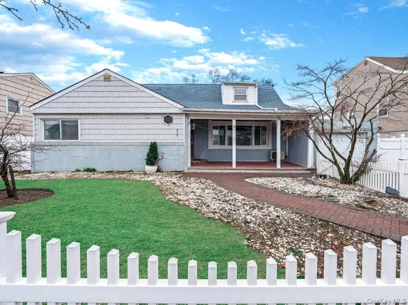 626 Pearl Street, Oceanside, NY 11572