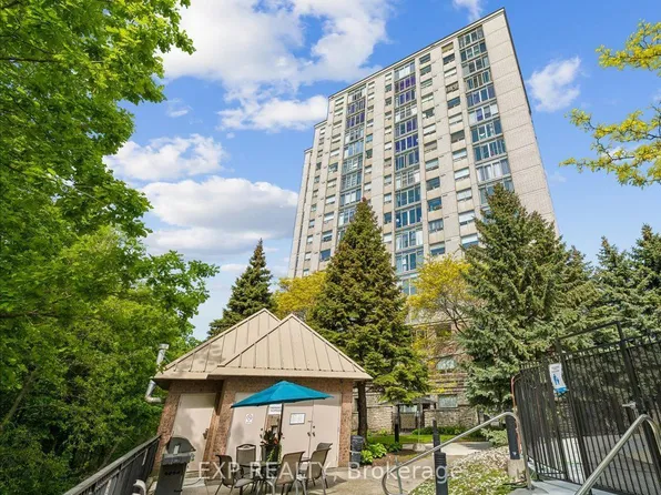 200 Burnhamthorpe Rd E #708, Mississauga, ON L5A 4L4