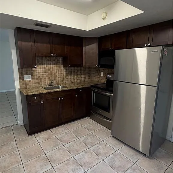 709 SE 46th Ter #14 — Photo 1