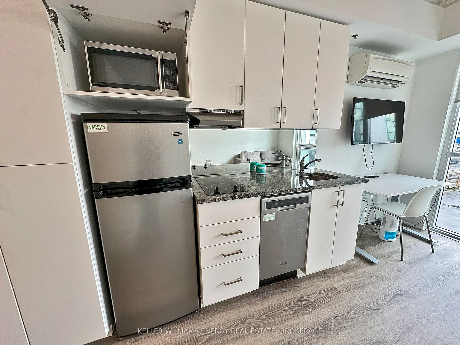 Studio, $1,400 — Photo 4