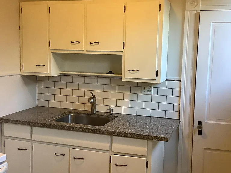 49 Clark Pl #UPSTAIRS — Photo 8